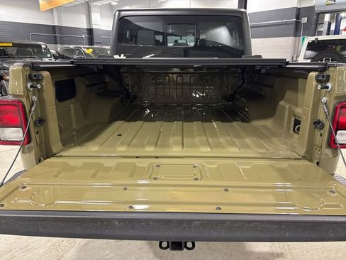 New 2026 Jeep Gladiator Sport AWD/4WD image 11