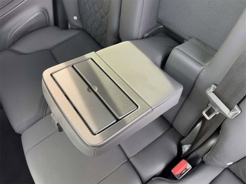 Certified 2025 Volvo XC90 B5 Plus image 10