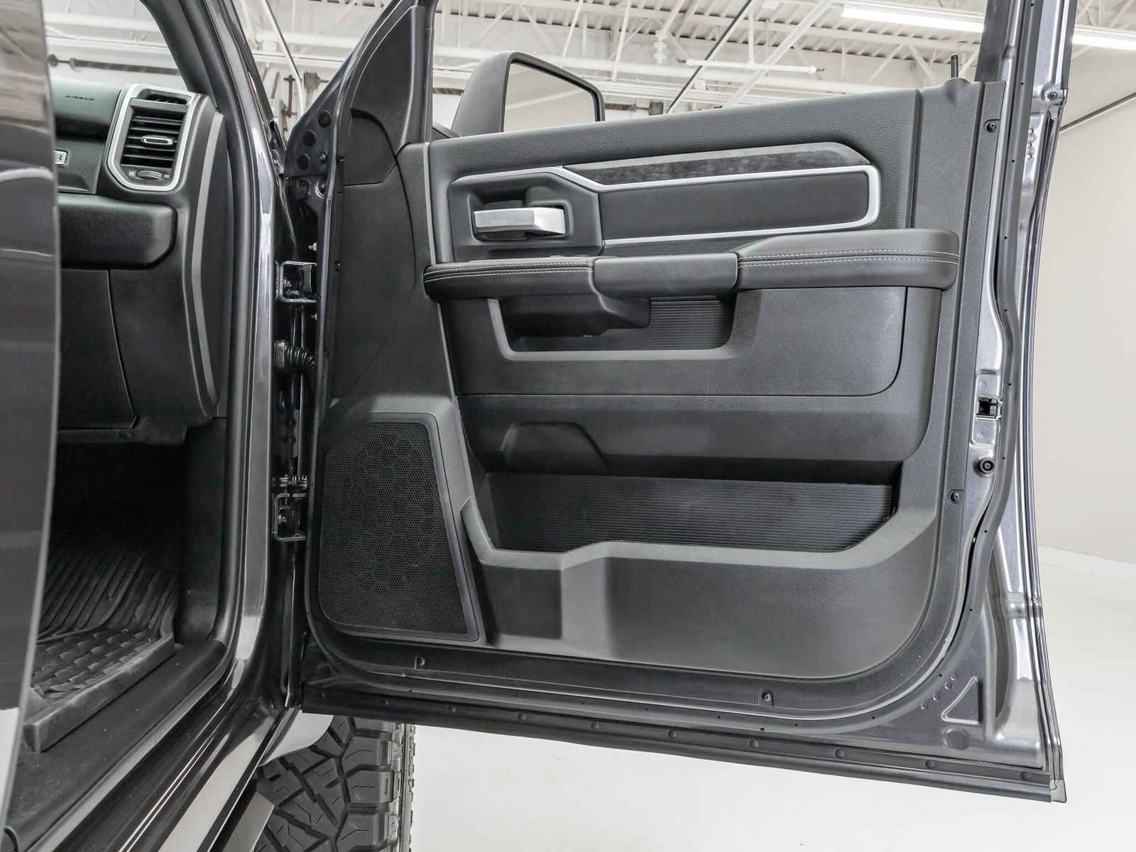 Used 2024 RAM 2500 Lone Star w/ Night Edition AWD/4WD image 36