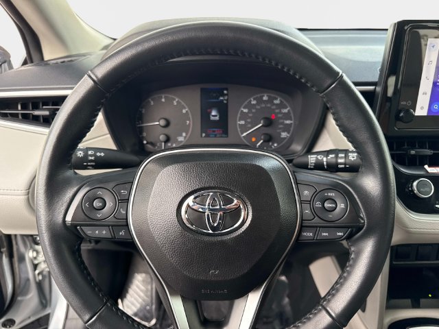 Used 2025 Toyota Corolla Cross LE FWD image 25