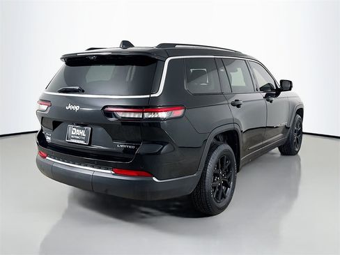 Used 2022 Jeep Grand Cherokee L Limited w/ Luxury Tech Group II image 16