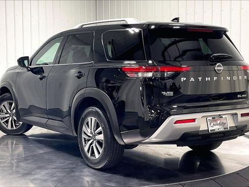 Used 2025 Nissan Pathfinder SL AWD/4WD image 12