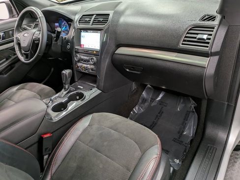 Used 2018 Ford Explorer XLT w/ Equipment Group 202A image 29