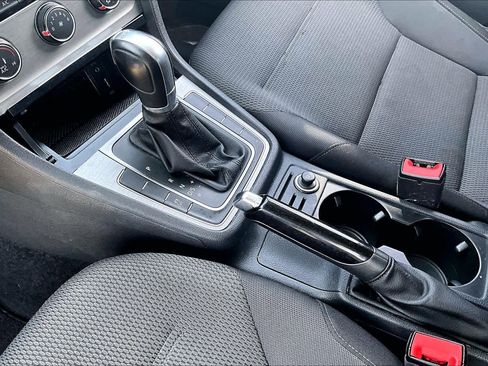 Used 2017 Volkswagen Golf S image 13