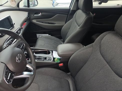 Used 2019 Hyundai Santa Fe SE image 9