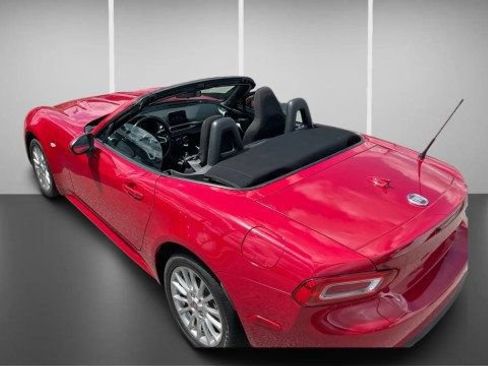Used 2018 FIAT 124 Spider Classica w/ Technology & Siriusxm Group RWD image 13