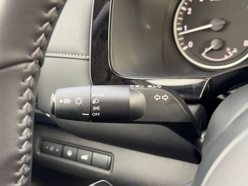 Used 2025 Nissan Pathfinder SV image 15