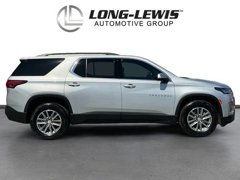 Used 2022 Chevrolet Traverse LT image 8