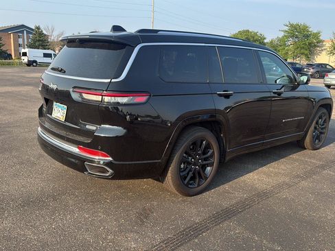 Used 2023 Jeep Grand Cherokee L Overland w/ Advanced Protech Group III AWD/4WD image 6