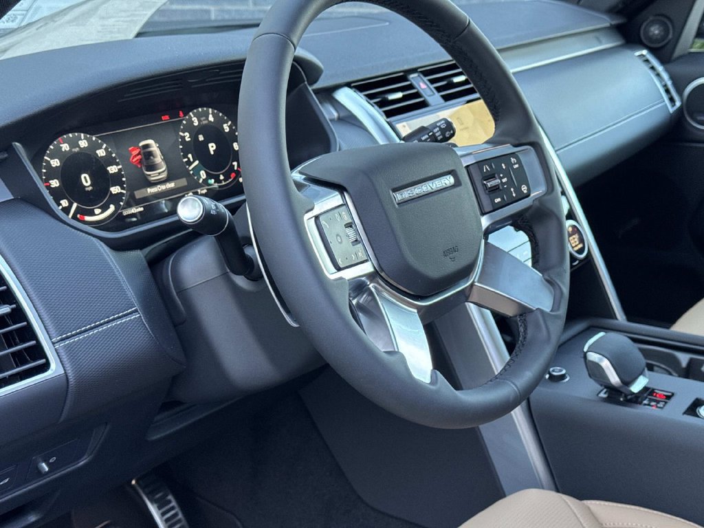 New 2026 Land Rover Discovery Limited Edition AWD/4WD image 22