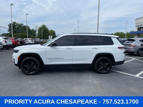 Used 2025 Jeep Grand Cherokee L Limited w/ Black Appearance Package AWD/4WD image 2