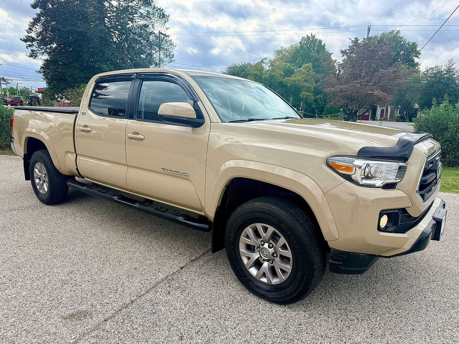 Used 2016 Toyota Tacoma SR5 w/ SR5 Appearance Package (SN) AWD/4WD image 2