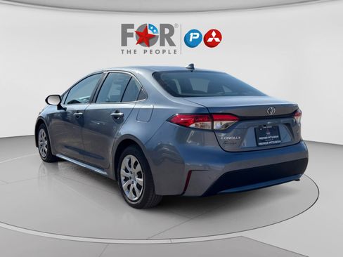 Used 2022 Toyota Corolla LE FWD image 3