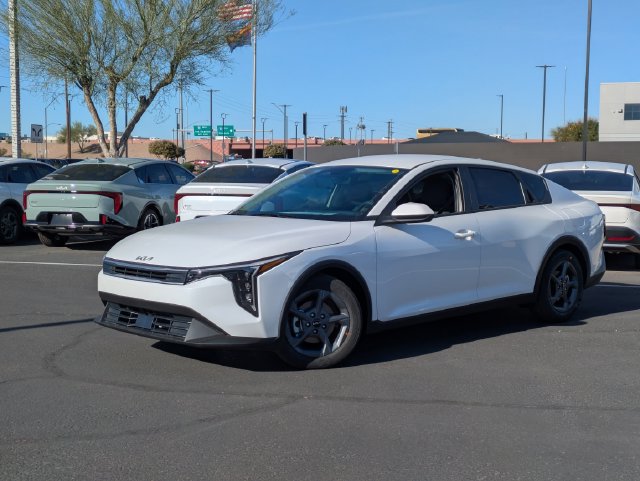 Certified 2025 Kia K4 FWD image 31