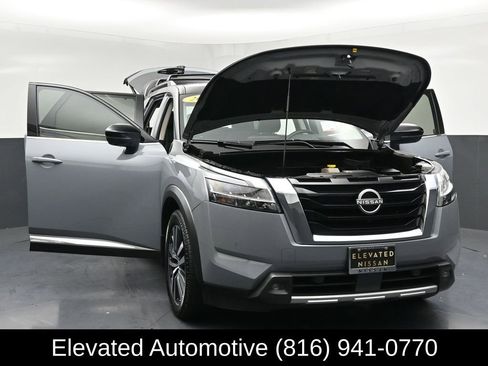 Used 2022 Nissan Pathfinder Platinum w/ Cargo Package AWD/4WD image 40