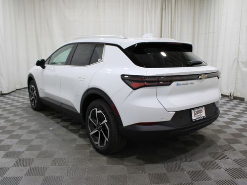 New 2026 Chevrolet Equinox EV LT image 36