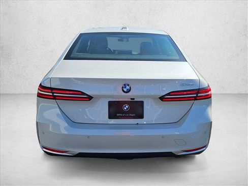 Used 2024 BMW 530i w/ Convenience Package RWD image 7