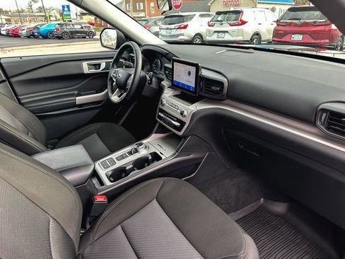 Used 2024 Ford Explorer XLT image 24