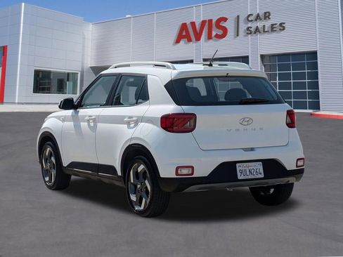 Used 2025 Hyundai Venue SEL FWD image 9