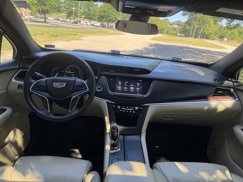 Used 2017 Cadillac XT5 Luxury w/ Driver Awareness Package FWD image 20