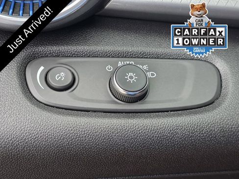 Used 2024 Chevrolet Trax LT w/ LT Convenience Package FWD image 21