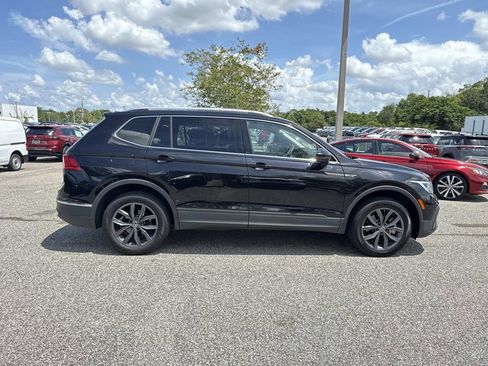 Used 2022 Volkswagen Tiguan SE AWD/4WD image 2