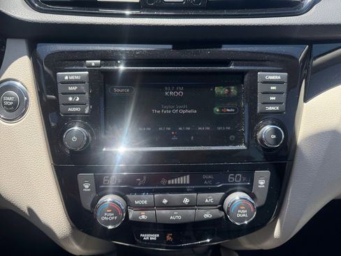 Used 2022 Nissan Rogue Sport SL w/ Premium Package FWD image 12