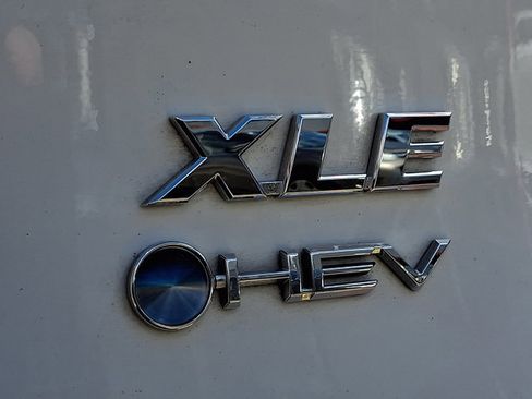 Used 2025 Toyota RAV4 XLE AWD/4WD image 30