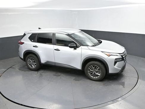 Used 2024 Nissan Rogue S FWD image 36