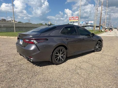 Used 2024 Toyota Camry SE w/ Cold Weather Package AWD/4WD image 3