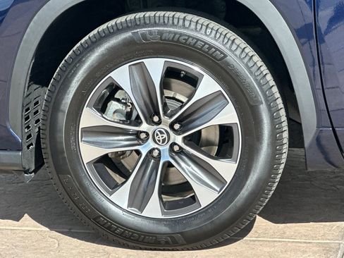 Used 2022 Toyota Highlander XLE image 35