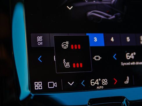 Used 2025 Volvo XC60 B5 Plus image 27