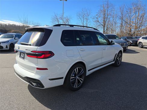New 2026 BMW X7 xDrive40i w/ M Sport Package AWD/4WD image 3