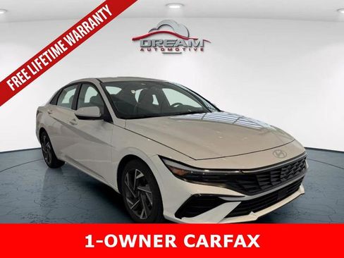 Used 2025 Hyundai Elantra SEL FWD image 1