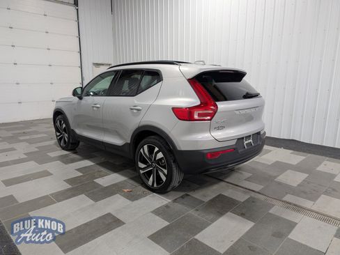 Used 2024 Volvo XC40 B5 Ultimate w/ Protection Package Premier image 2