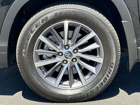 Certified 2019 Toyota Highlander XLE AWD/4WD image 33