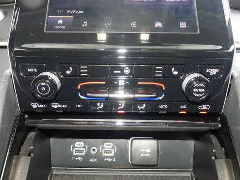 Used 2023 Jeep Grand Cherokee Laredo w/ Luxury Tech Group I AWD/4WD image 39