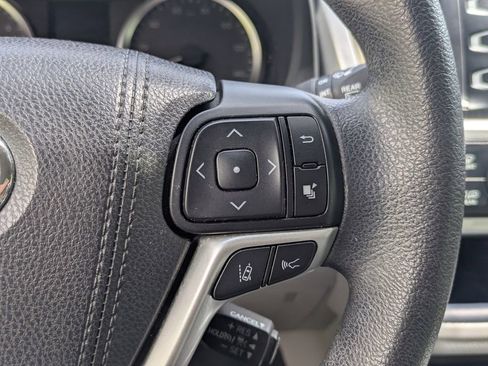 Used 2017 Toyota Highlander LE FWD image 21