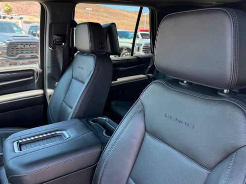 Used 2024 GMC Yukon Denali w/ Advanced Technology Package AWD/4WD image 17