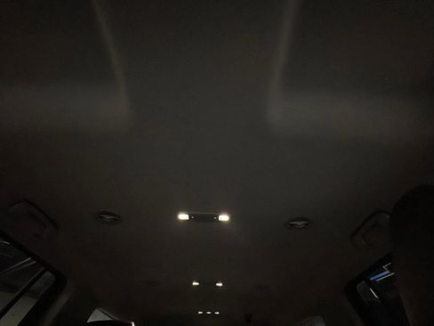 Used 2018 GMC Yukon XL SLT image 32