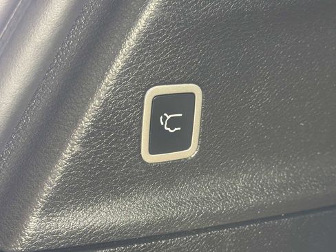 Used 2021 Chrysler Pacifica Pinnacle image 36