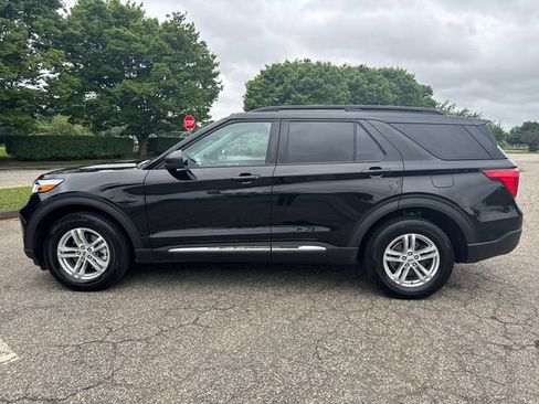 Used 2023 Ford Explorer XLT w/ Equipment Group 202A AWD/4WD image 6