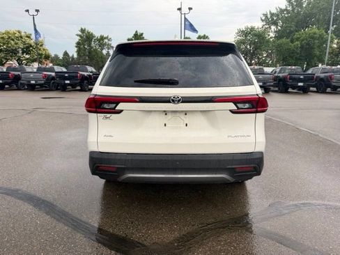Used 2024 Toyota Grand Highlander AWD image 9