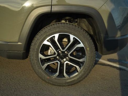 Used 2022 Jeep Compass Limited image 41