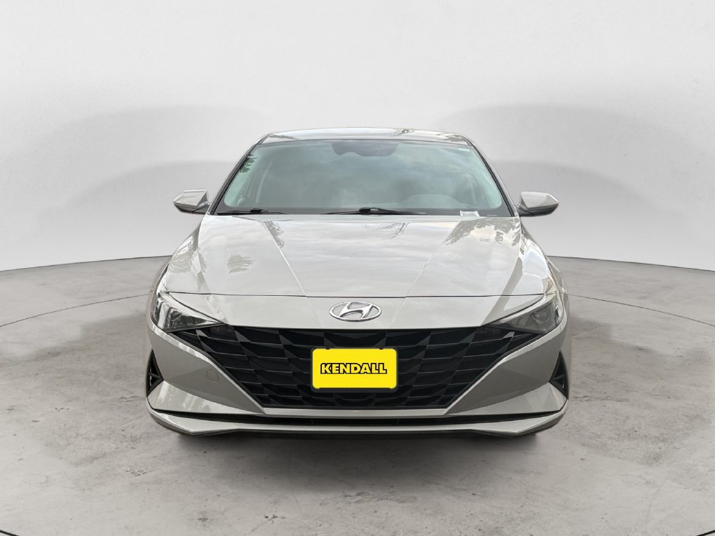 Used 2023 Hyundai Elantra SEL FWD image 2