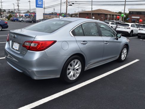Used 2017 Subaru Legacy 2.5i Premium image 3