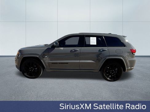 Used 2020 Jeep Grand Cherokee Altitude image 12