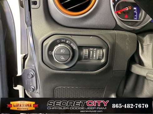 Used 2021 Jeep Gladiator Mojave image 14