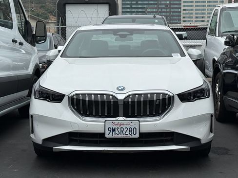 Used 2024 BMW i5 eDrive40i w/ Premium Package RWD image 20