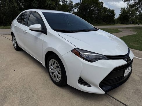 Used 2019 Toyota Corolla LE FWD image 2